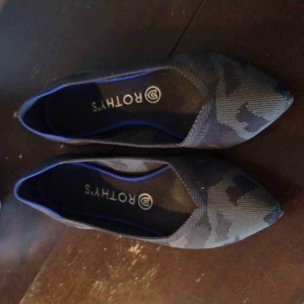 Rothys Point Toe Camo Flats Women's Size 9 Nice!